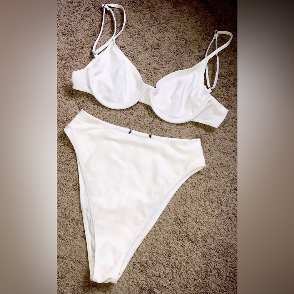 PrettyLittleThing White 2 Piece Bikini Swimsuit High Leg Bottoms & Bra Top XS